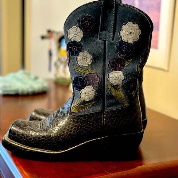 Boots - Picture 6 of 6